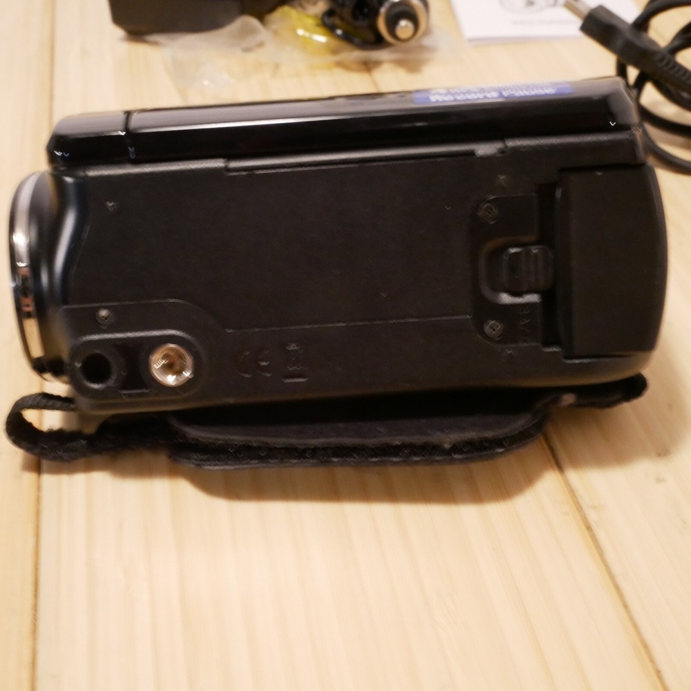 Samsung SMX-F54 Camcorder - 16GB Internal Memory (can also use SD cards) bundle - Picture 11 of 16